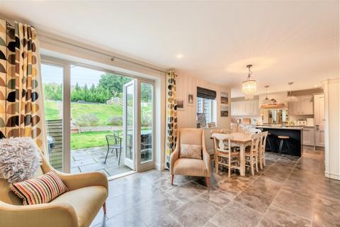 5 Old Knowle Square, Farnham, GU9 0EZ