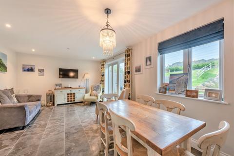 5 Old Knowle Square, Farnham, GU9 0EZ