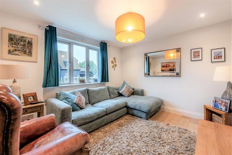 5 Old Knowle Square, Farnham, GU9 0EZ