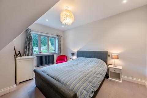 5 Old Knowle Square, Farnham, GU9 0EZ