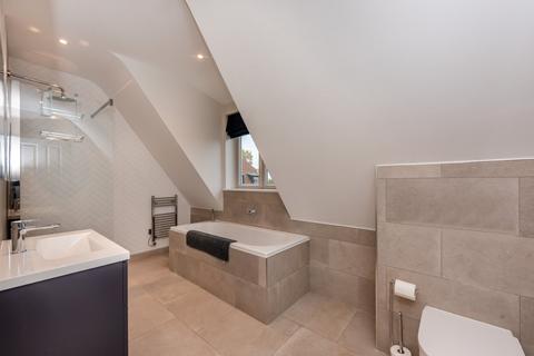 5 Old Knowle Square, Farnham, GU9 0EZ