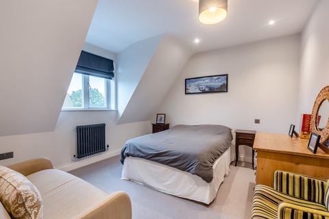 5 Old Knowle Square, Farnham, GU9 0EZ