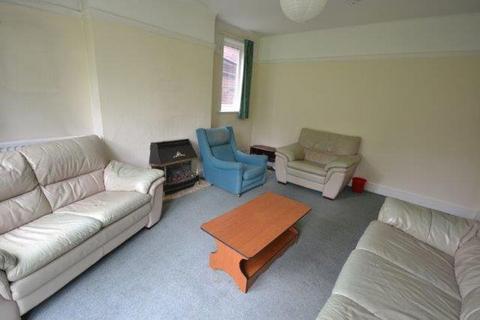 5 bedroom detached house to rent, Victoria Park Road, Leicester