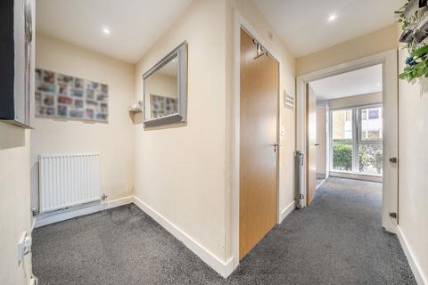 2 bedroom flat for sale, Nicholls Close, Caterham CR3