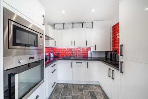 10 Nicholls Close, Caterham, CR3 5XP