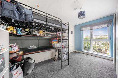 10 Nicholls Close, Caterham, CR3 5XP