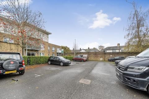 10 Nicholls Close, Caterham, CR3 5XP