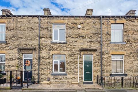 3 bedroom terraced house for sale, Bradford Road, Batley