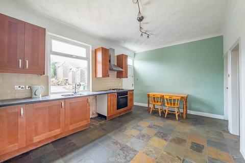 3 bedroom terraced house for sale, Bradford Road, Batley