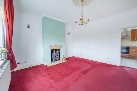 3 bedroom terraced house for sale, Bradford Road, Batley