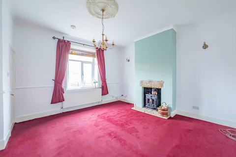 3 bedroom terraced house for sale, Bradford Road, Batley