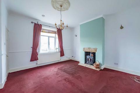 3 bedroom terraced house for sale, Bradford Road, Batley