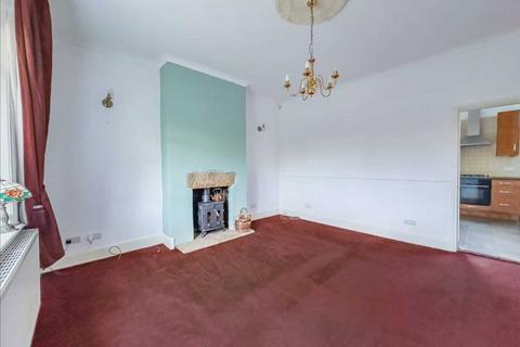 3 bedroom terraced house for sale, Bradford Road, Batley