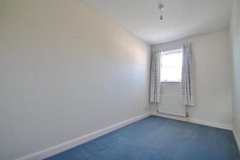 3 bedroom semi-detached house to rent, A The Avenue, Gravesend