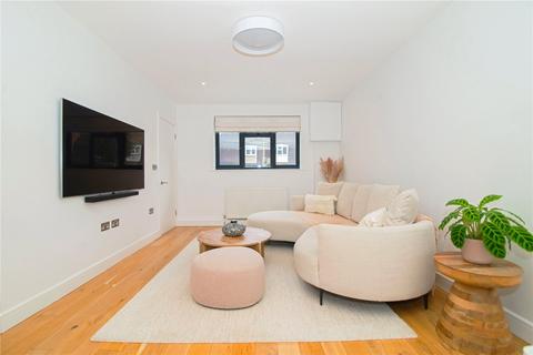 94 Connaught Road, Teddington, TW11 0QH