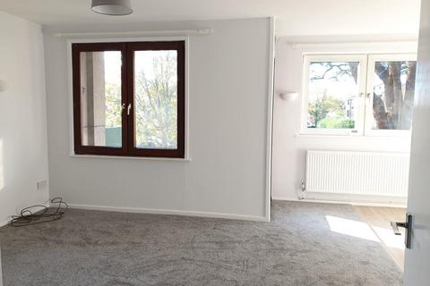 2 bedroom flat to rent, Turners Drive, Thatcham