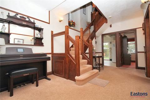 8 Copley Way, Tadworth, KT20 5QS