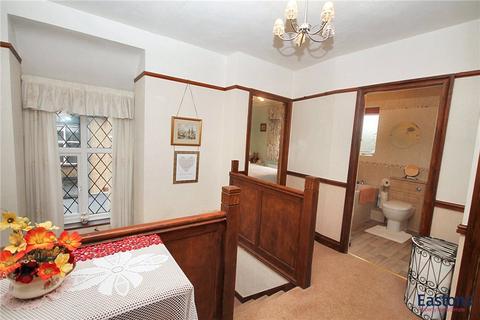 8 Copley Way, Tadworth, KT20 5QS