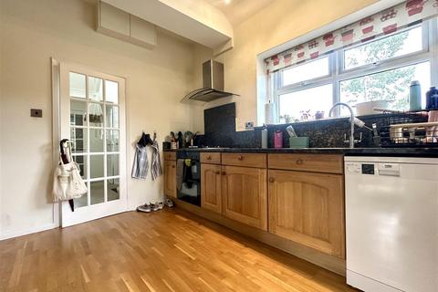 3 bedroom detached house to rent, Mill Street, Bakewell