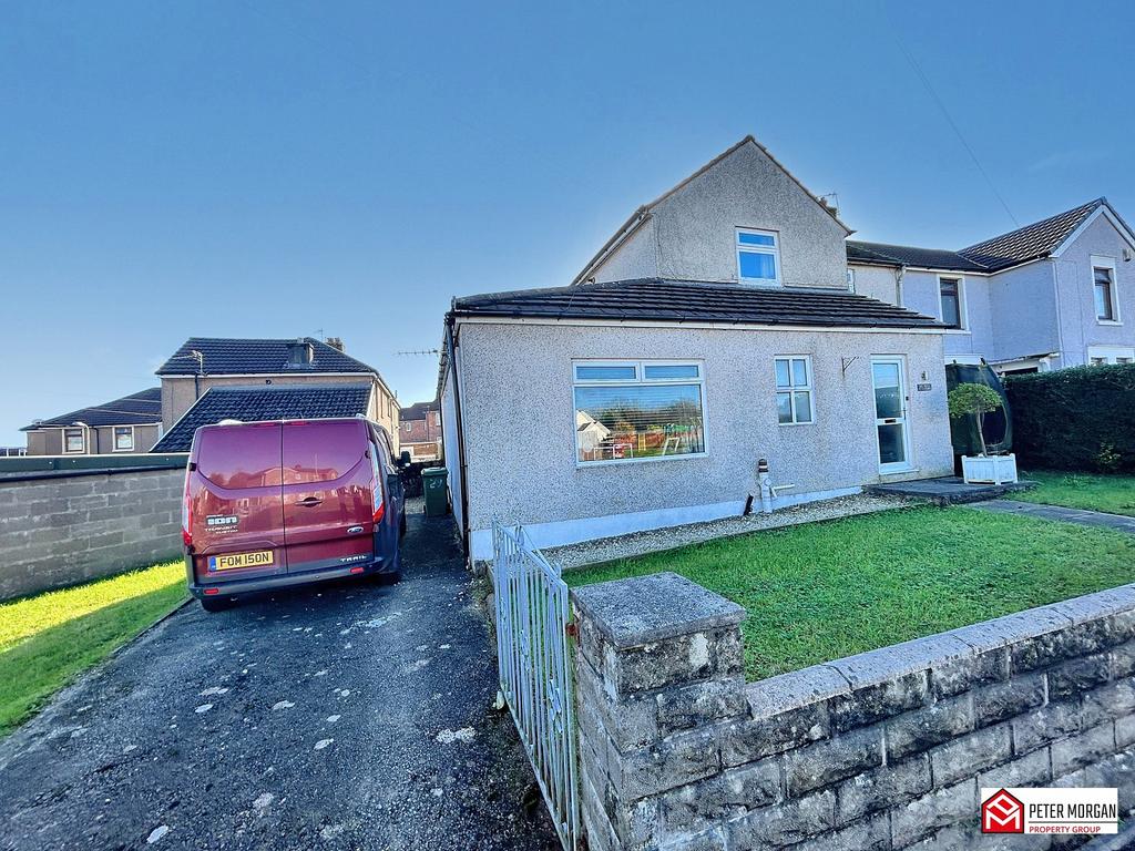 Front Garden &amp; Driveway