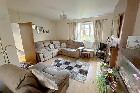 16 Crompton Avenue, Bidford On Avon, Alcester, B50 4DG