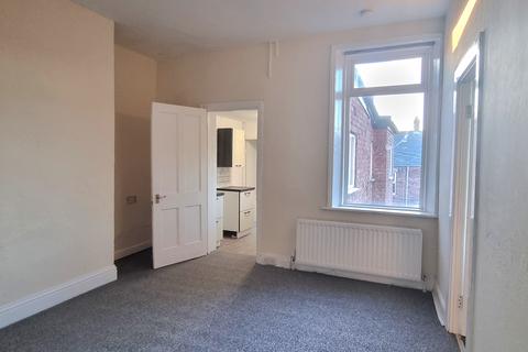 3 bedroom flat to rent, Westbourne Avenue, Gateshead NE8