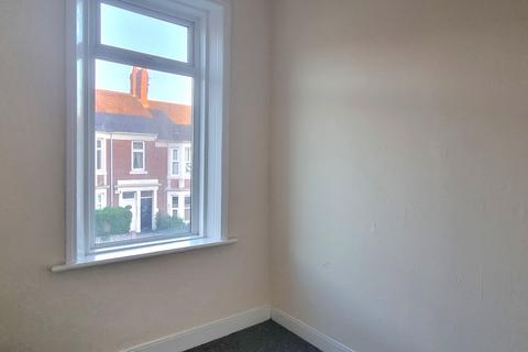 3 bedroom flat to rent, Westbourne Avenue, Gateshead NE8