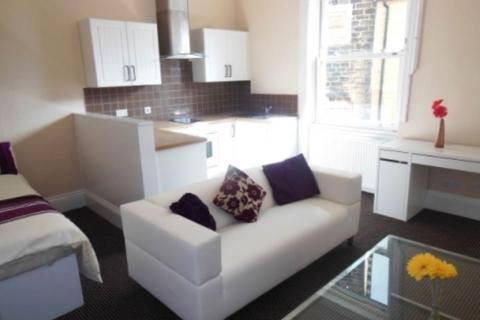 1 bedroom house to rent, Trinity Street, Huddersfield HD1