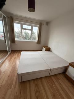 2 bedroom flat to rent, Wendover Court, Western Avenue, London