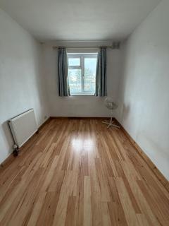 2 bedroom flat to rent, Wendover Court, Western Avenue, London