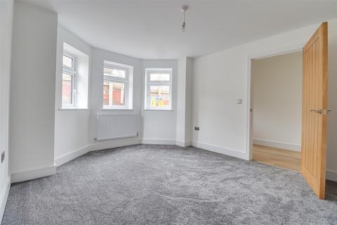 2 bedroom apartment for sale, St. Benets Road, Southend-On-Sea SS2