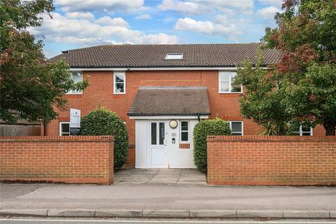 2 bedroom flat to rent, Arthur Road, Surrey GU9