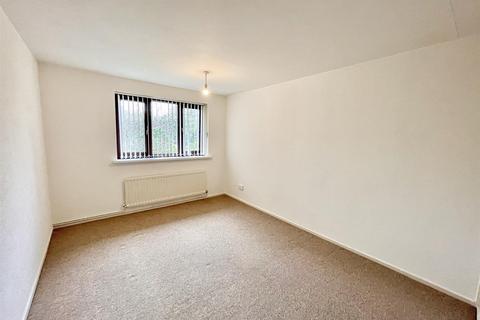 2 bedroom maisonette to rent, Tenbury Close, Redditch