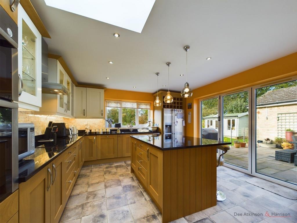 Kitchen/Breakfast Area