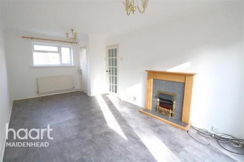 3 bedroom semi-detached house to rent, Larchfield Road, Available now!