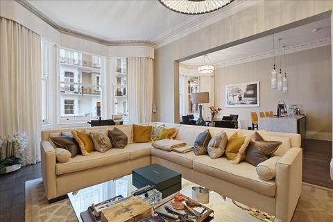 4 bedroom flat for sale, DE VERE GARDENS, LONDON W8