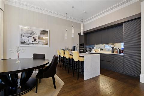 4 bedroom flat for sale, DE VERE GARDENS, LONDON W8