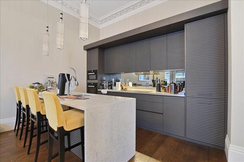 4 bedroom flat for sale, DE VERE GARDENS, LONDON W8