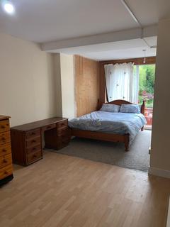 1 bedroom in a house share to rent, 2 Rooms Ryde Park, Rednal, B45 8RD