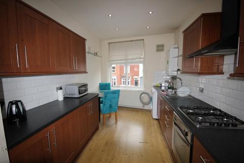 3 bedroom flat to rent, Main Street, Stapenhill DE15