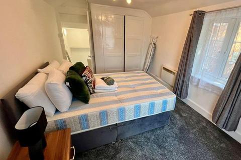 1 bedroom flat to rent, Russell Street,  Reading,  RG1