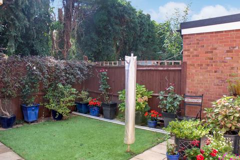 21 Decies Way, Stoke Poges, Slough, SL2 4EF