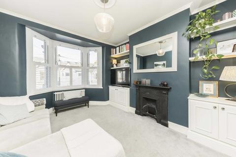 3 bedroom flat for sale, Duntshill Road, London SW18