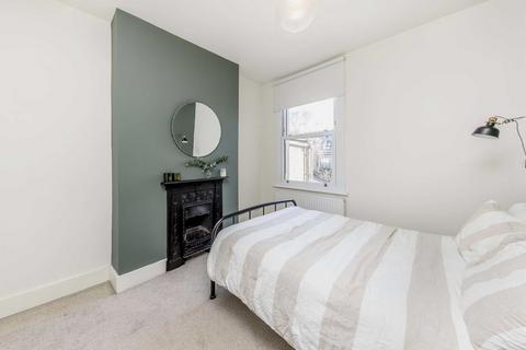 3 bedroom flat for sale, Duntshill Road, London SW18