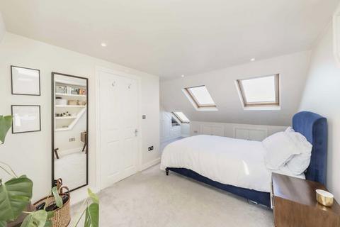 3 bedroom flat for sale, Duntshill Road, London SW18