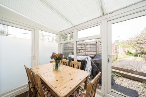 1 bedroom flat for sale, Twilley Street, London SW18