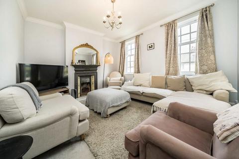 3 bedroom flat for sale, Swaby Road, London SW18