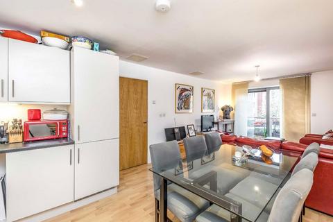 2 bedroom flat for sale, St. Georges Grove, London SW17