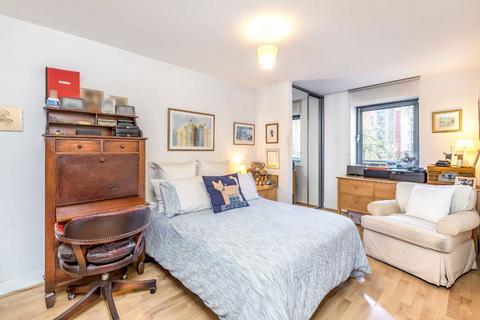 2 bedroom flat for sale, St. Georges Grove, London SW17