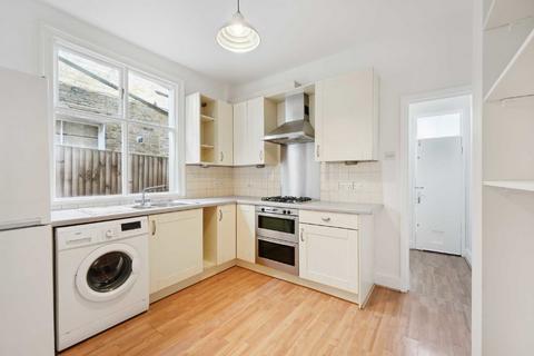 2 bedroom flat for sale, Treport Street, London SW18